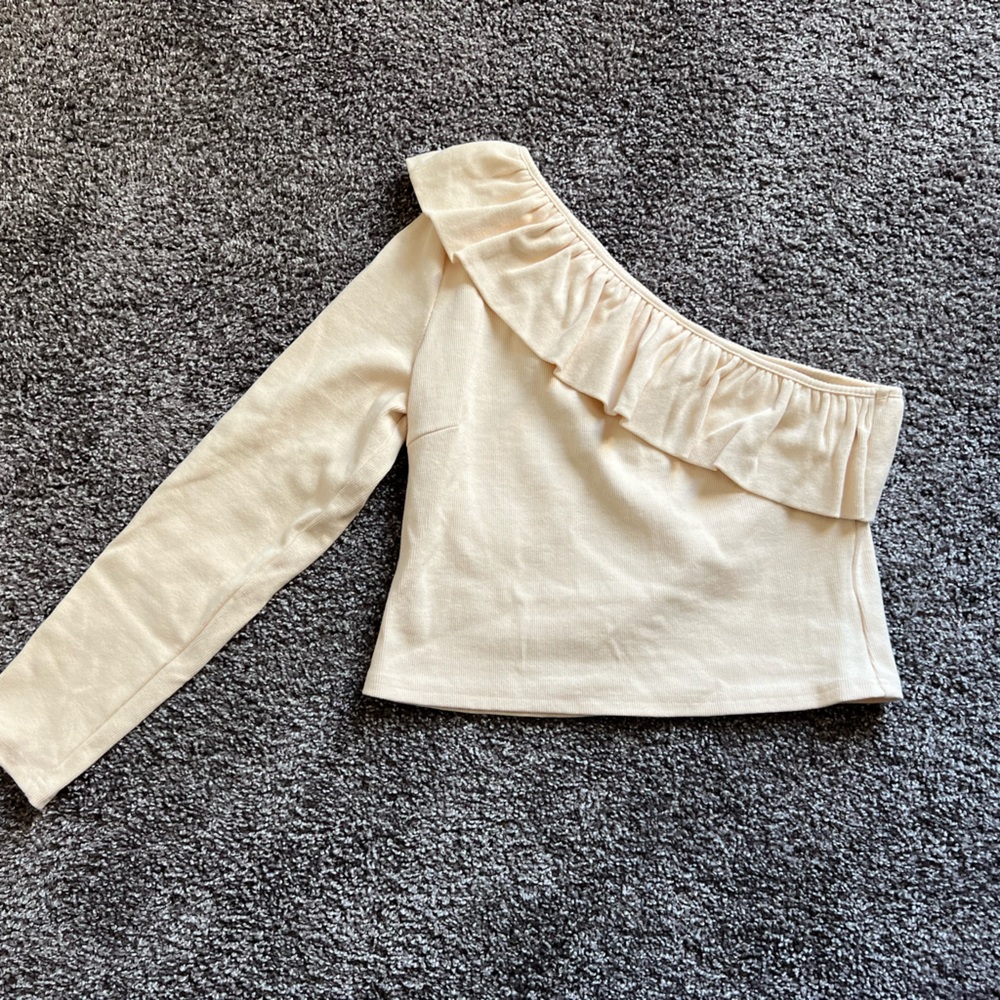 Anthropologie top
One shoulder
Cream color
Size Large